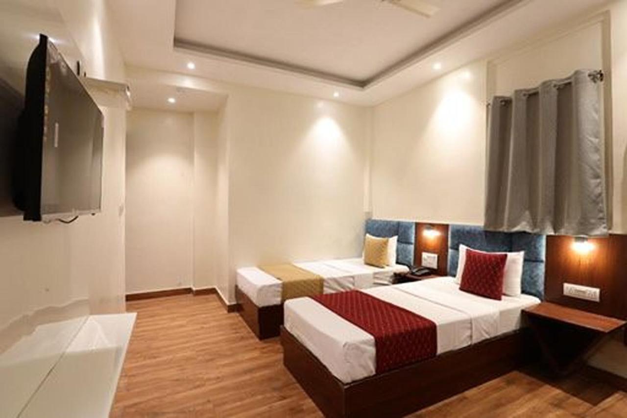 Amrit Hotel Neu-Delhi Exterior foto