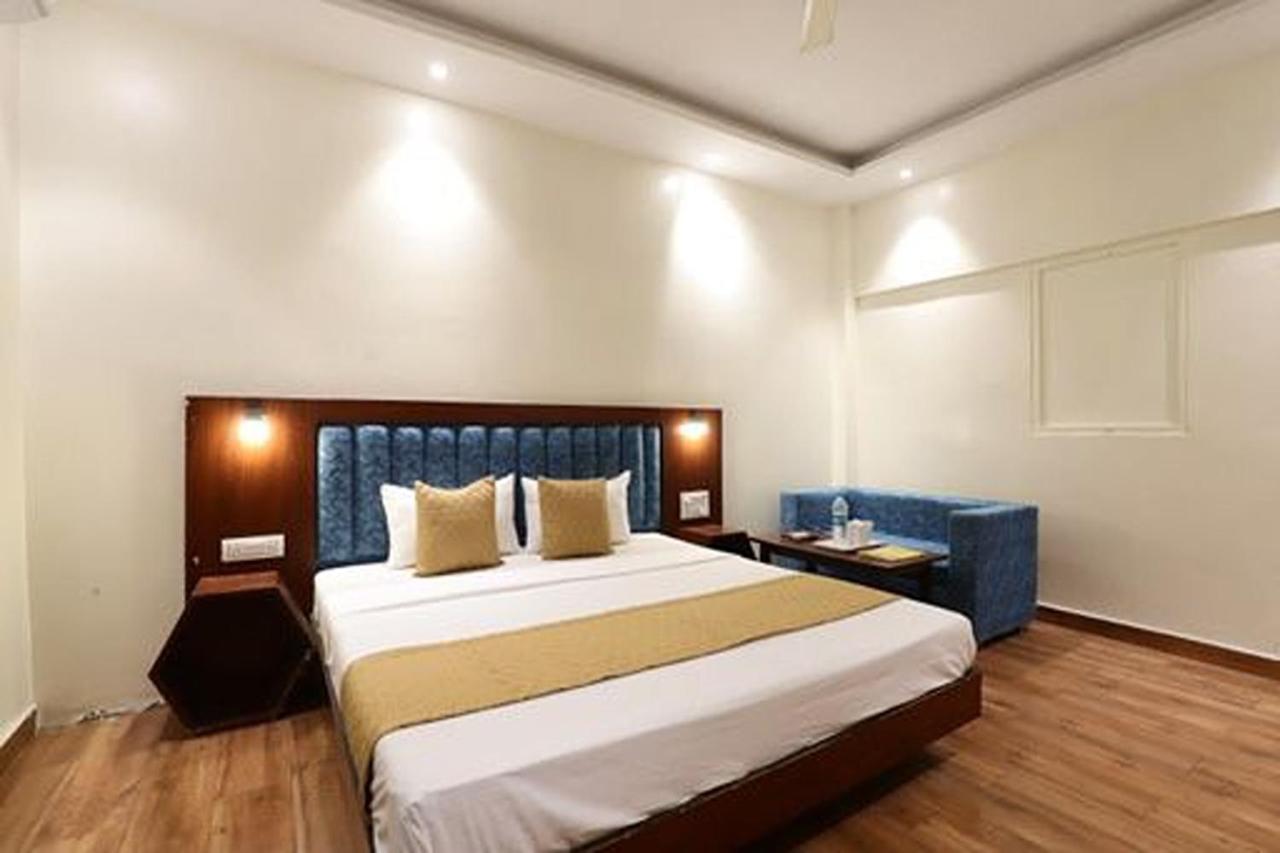 Amrit Hotel Neu-Delhi Exterior foto