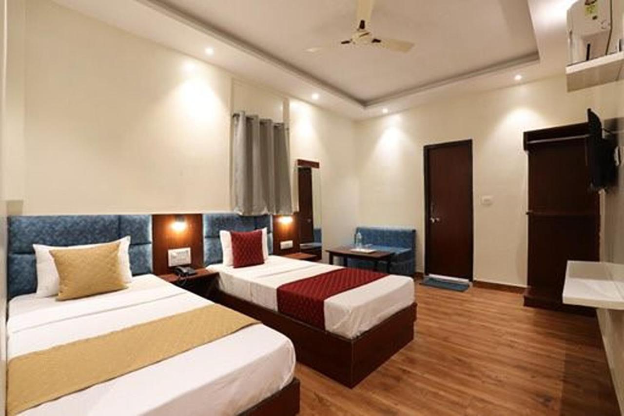 Amrit Hotel Neu-Delhi Exterior foto