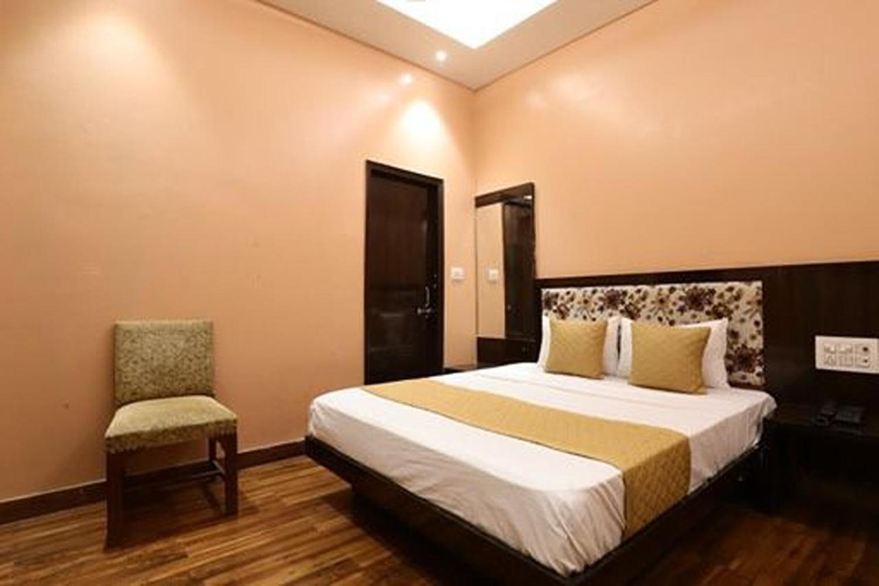Amrit Hotel Neu-Delhi Exterior foto
